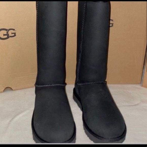 - UGG CLASSIC TALL - Picture 2 of 6